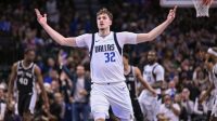 Cooper Flagg, rookie Dallas Mavericks, mengalami cedera kaki kiri yang membuatnya absen dari ajang Rising Stars 2026 NBA All-Star