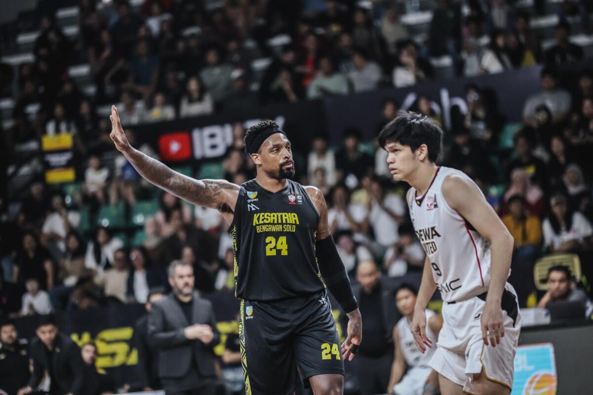 Dewa United tumbang 95-84 dari Kesatria Bengawan Solo dalam lanjutan IBL 2026 di Sritex Arena