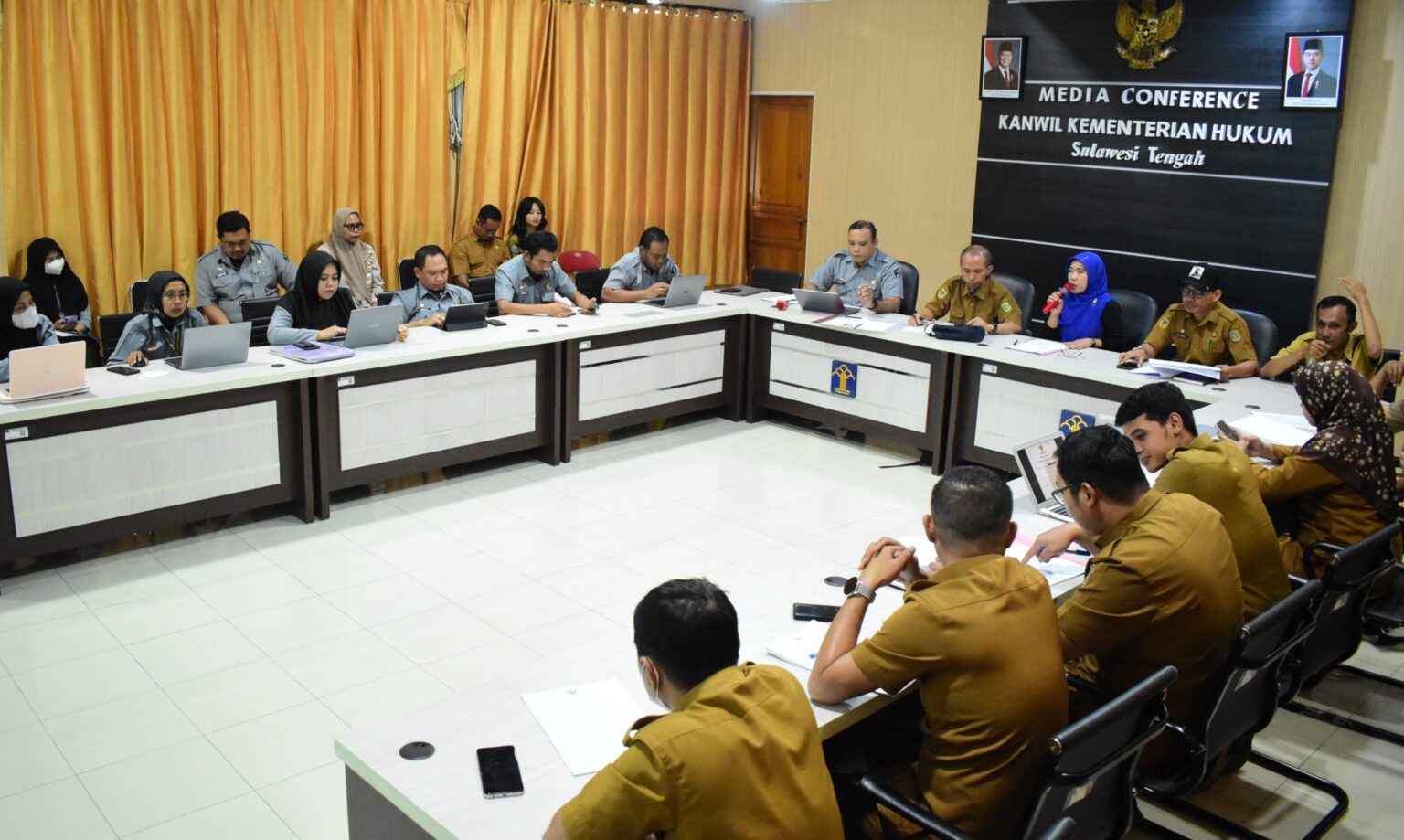 Kebijakan PNS adil dan akuntabel dibahas dalam rapat fasilitasi Kemenkum Sulteng tentang tambahan penghasilan PNS Parigi Moutong.