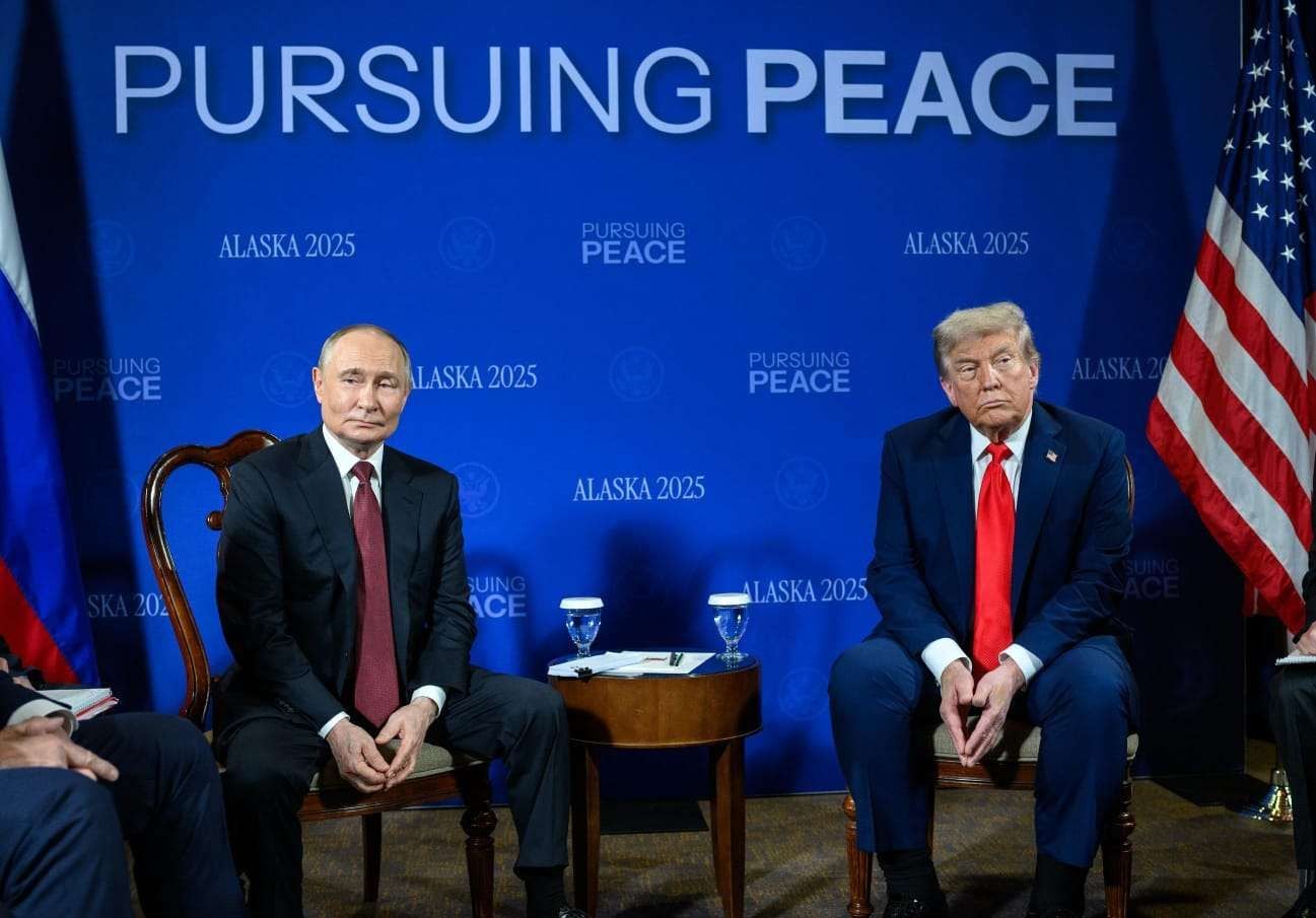Presiden Rusia Vladimir Putin dan Presiden Amerika Serikat Donald Trump saat pertemuan bilateral di Alaska, Agustus 2025