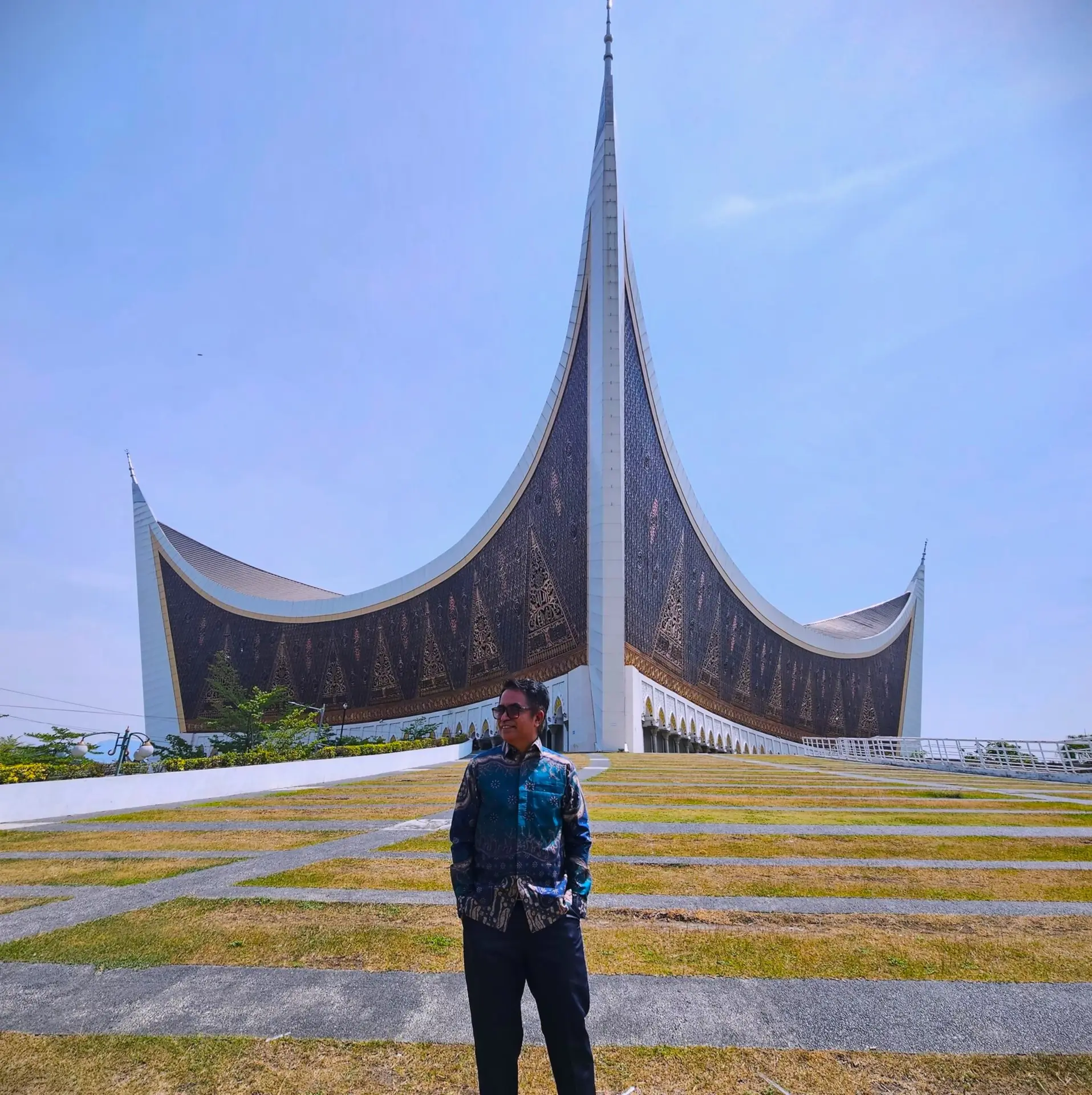 Hardi Kadisdikbud Kota Palu meninjau situs bersejarah di Indonesia